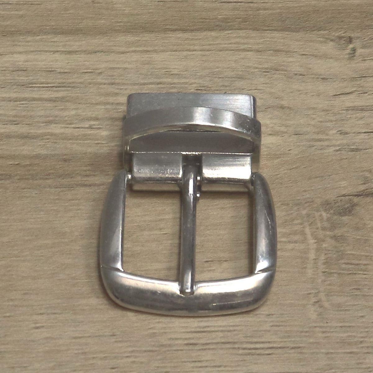 Nickel clamp buckle for a 25mm belt, from above with the clamp closed
