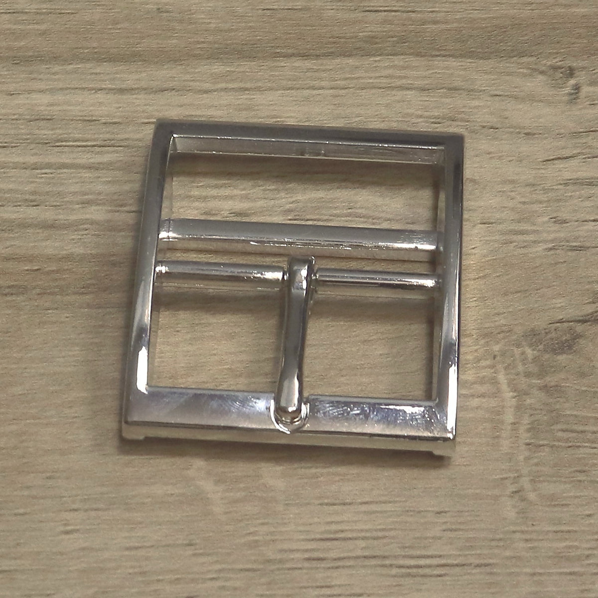Nickel-plated double bar buckle angled, with the pin resting on the front of the frame