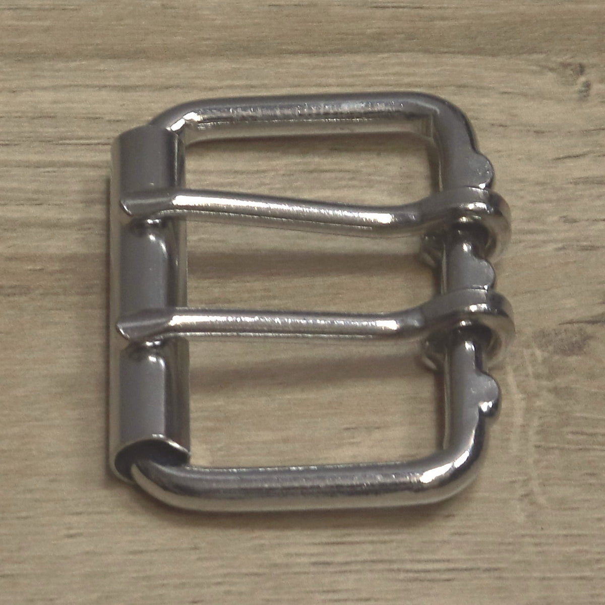Double prong roller buckle standing on its side