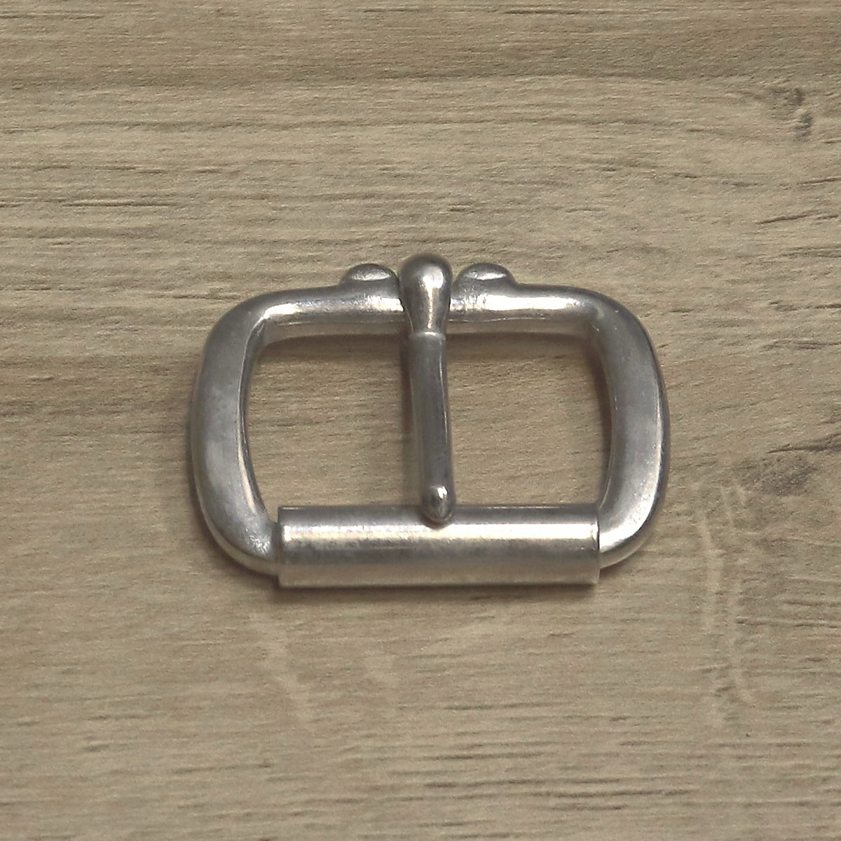 Nickel-plated roller buckle from above, roller along the bottom bar