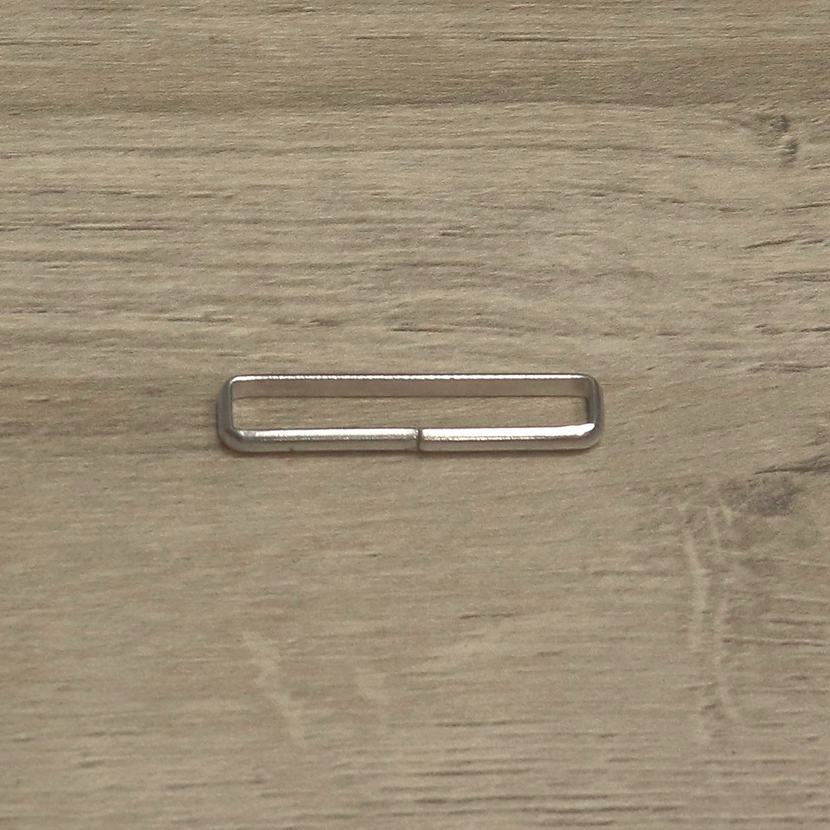 Nickel-plated wire keeper loop for a 38mm strap, from above